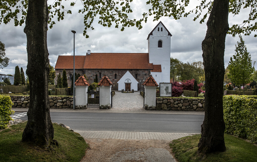 Gjellerup Kirke set udefra