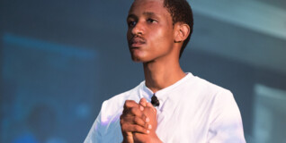 Kan man forkynde evangeliet for mennesker i nød?