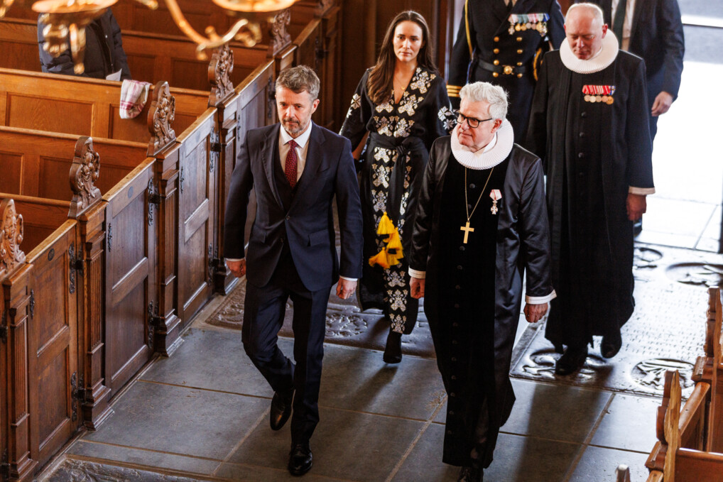 H.M. Kongen sammen med Helsingørs biskop Peter Birch i Holmens Kirke