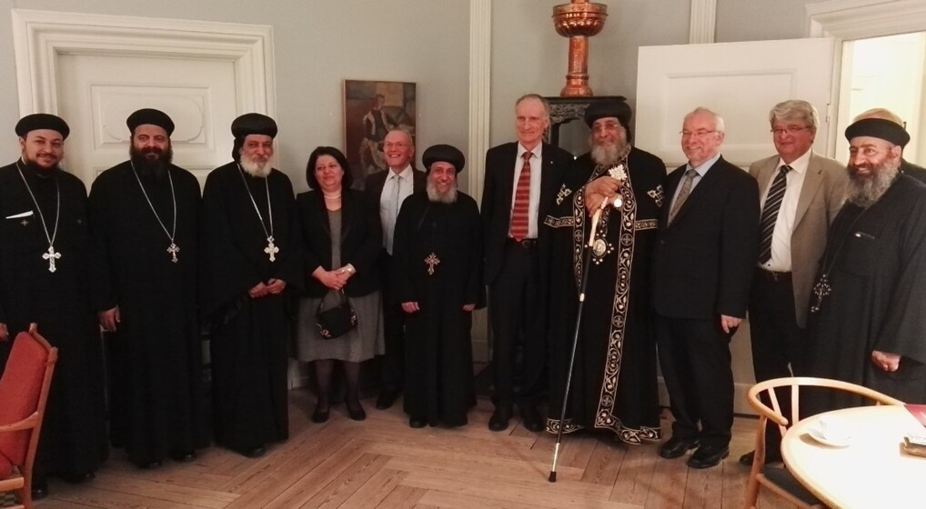 Pave Tawadros II Gruppebilede af Pave Tawadros II flere biskopper fra Egypten og Europa, domprovst Anders Gadegaard, kirkeminister Bertel Haarder, biskop Peter Skov-Jakobsen og Mogens S. Mogensen, formand for Folkekirkens mellemkirkelige Råd