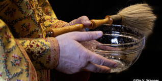 Østeuropa. Ukrainsk præst ved påskegudsjeneste.