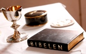 Bibel_ogelementer_kopi_beskaaret_170x107.jpg Alter, nadver, oblater, bibelen